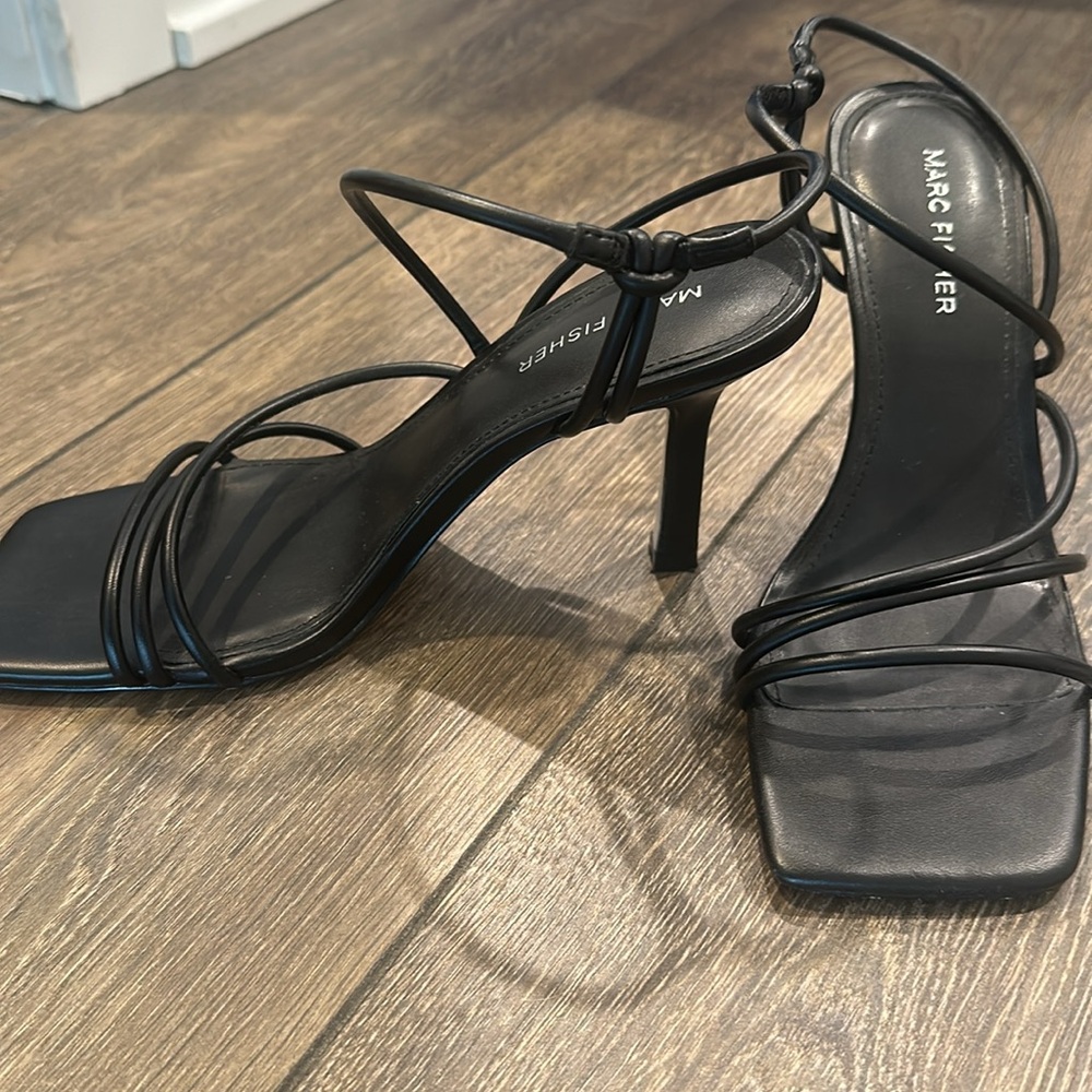 Marc Fisher Strappy Sandal Heel 7.5 Black - Picture 3 of 5